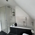 105 Qm Neues Klimatisiertes Fuer Familien Privater Parkplatz