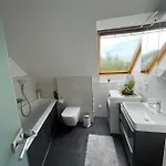 105 Qm Neues Klimatisiertes Fuer Familien Privater Parkplatz Chemnitz