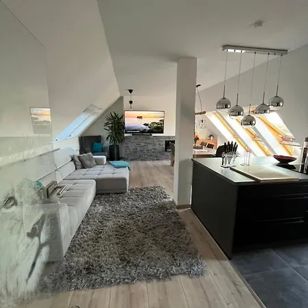 105 Qm Neues Klimatisiertes Fuer Familien Privater Parkplatz קמניץ