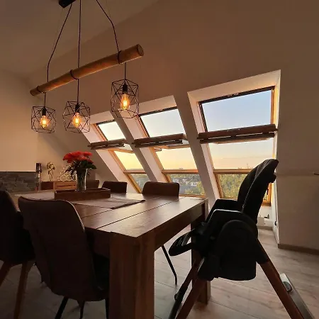 דירה 105 Qm Neues Klimatisiertes Fuer Familien Privater Parkplatz קמניץ