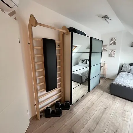 105 Qm Neues Klimatisiertes Fuer Familien Privater Parkplatz Appartement