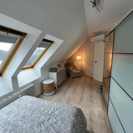 105 Qm Neues Klimatisiertes Fuer Familien Privater Parkplatz דירה *