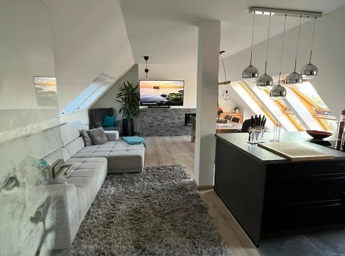 105 Qm Neues Klimatisiertes Fuer Familien Privater Parkplatz 开姆尼茨