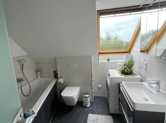 105 Qm Neues Klimatisiertes Fuer Familien Privater Parkplatz 开姆尼茨